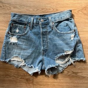 Women’s Levi 501 cut off shorts size 26